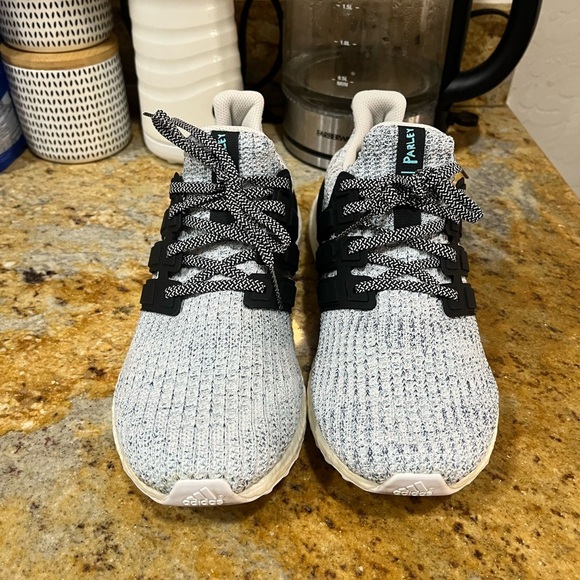 Adidas Ultraboost size 9.5 - Picture 2 of 9